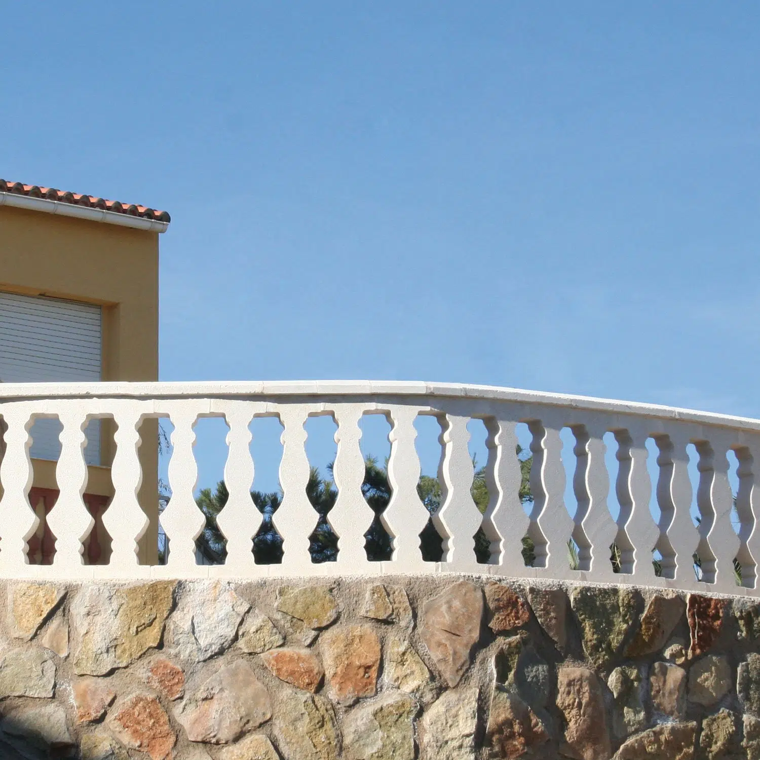 Balaustrada de piedra prensada Ibiza ejemplo | comprar balaustres